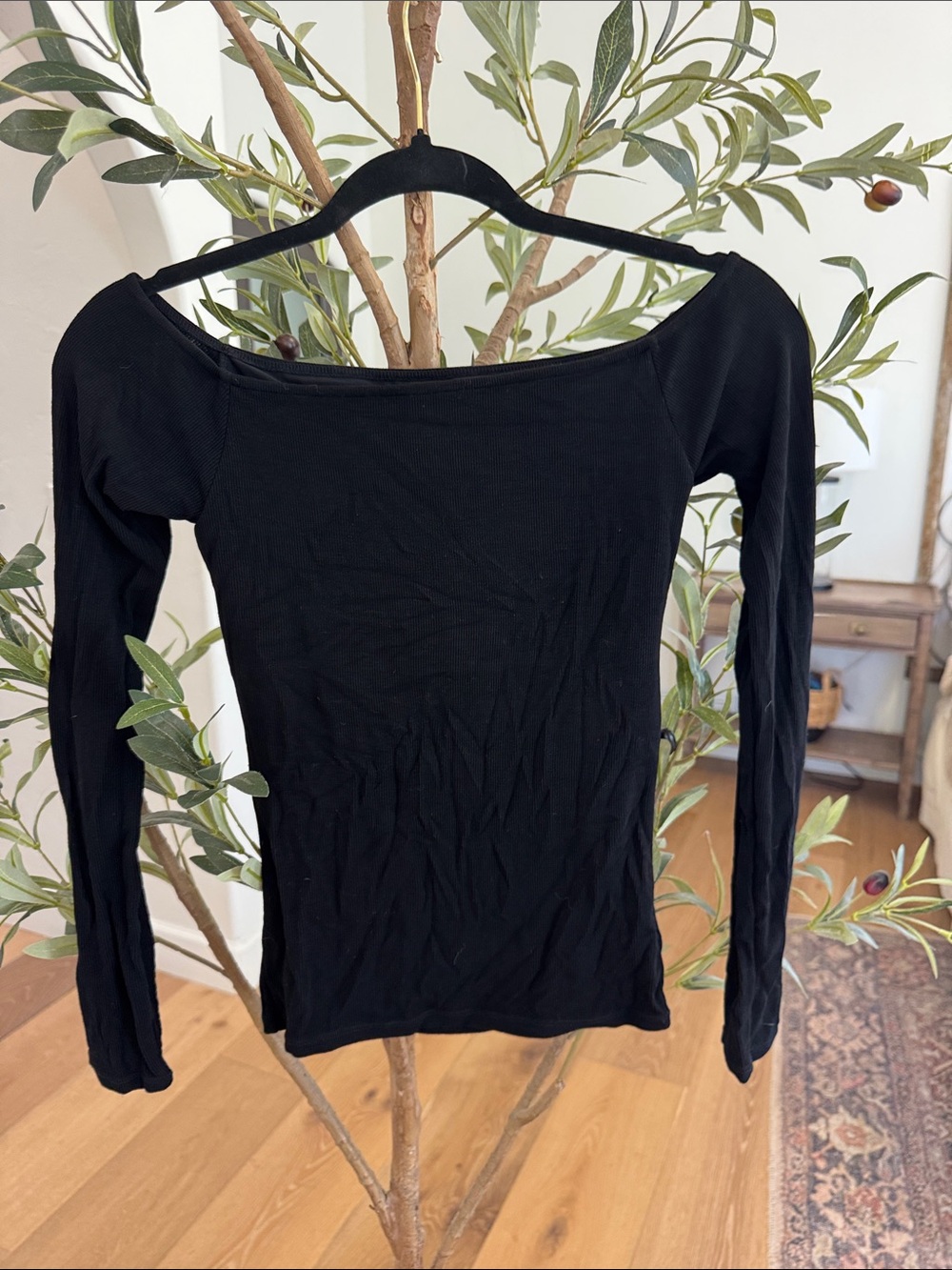 Klassy Network Black Long-Sleeve Boatneck Top
